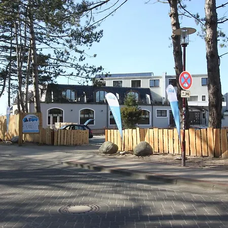 Stellplatz Fur Wohnmobile Und Bullis Auf Dem Campingplatz Strandgut Kein Bett Vorhanden Leerer Stellplatz